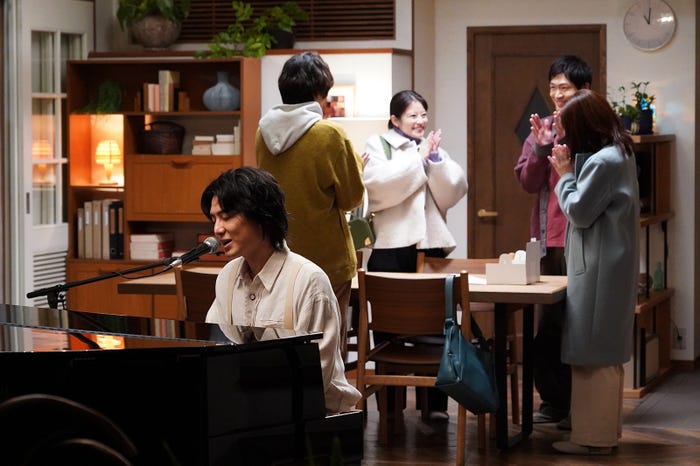 (左から)藤井 風、神尾楓珠、今田美桜、松下洸平、多部未華子(C)フジテレビ