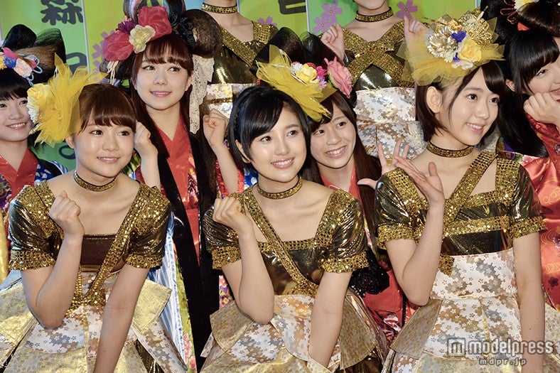 （左より）穴井千尋、兒玉遥、宮脇咲良