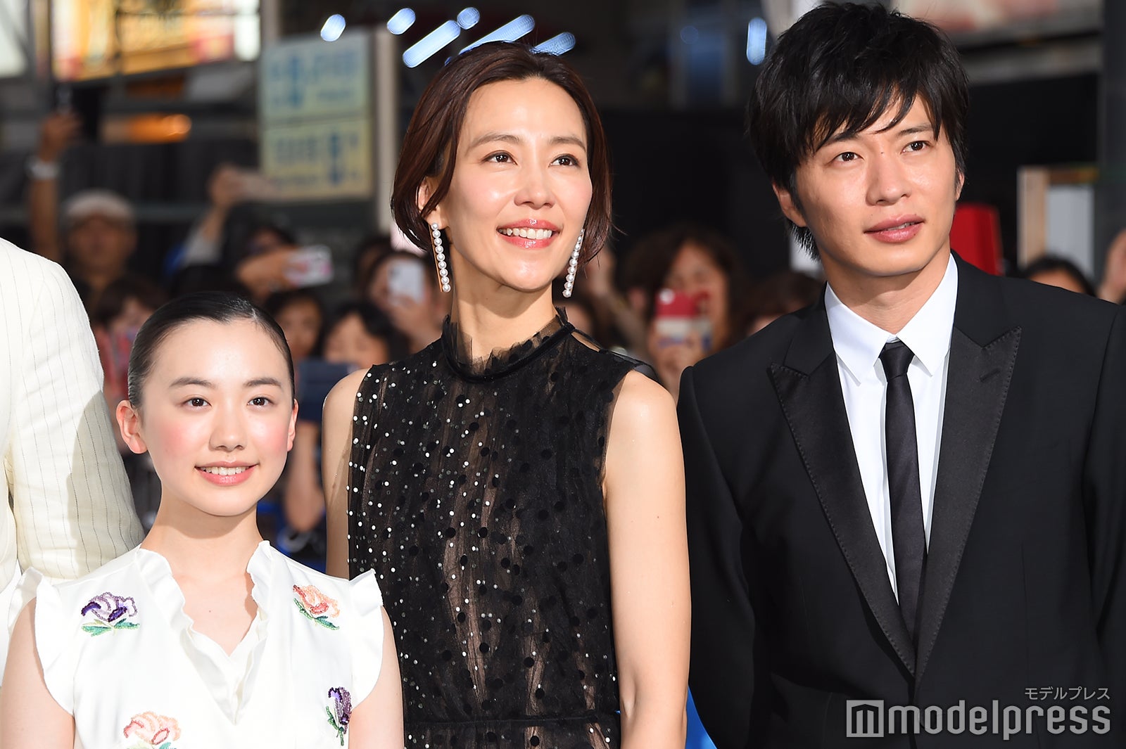 （左から）芦田愛菜、木村佳乃、田中圭（C）モデルプレス