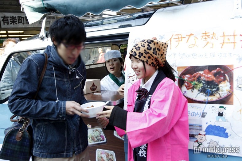 「第1回ご当地！絶品うまいもん甲子園」の模様