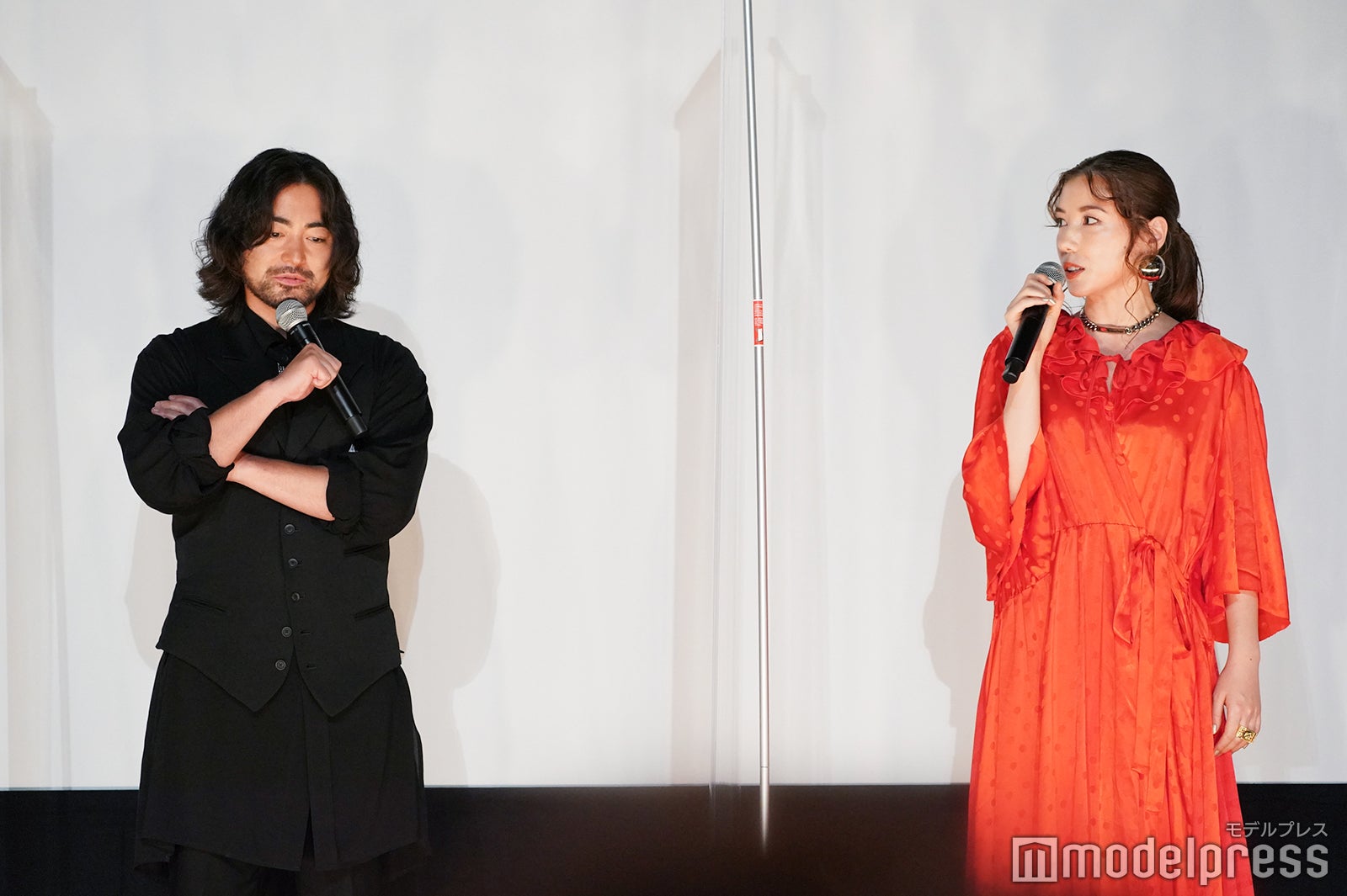 山田孝之、仲里依紗（C）モデルプレス