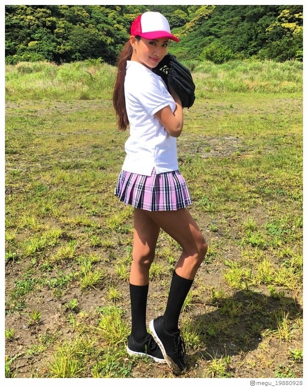 「月曜から夜ふかし」SEXYお姉さん・青山めぐ、“ノーパン始球式”にノリノリ　体当たり企画が話題