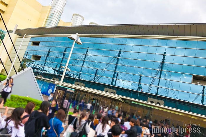 昨年開催「TGC北九州2018」会場外の模様 (C)モデルプレス