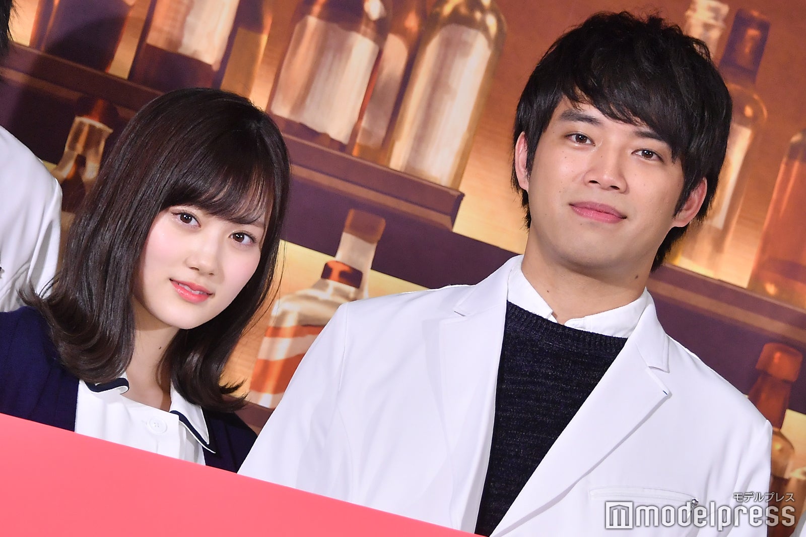 山下美月、三浦貴大／「神酒クリニックで乾杯を」（C）モデルプレス