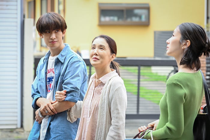 向井康二、筒井真理子、波瑠「フェイクマミー」第8話(C)TBS