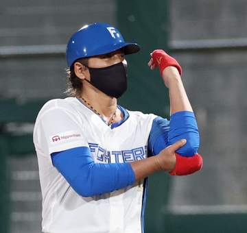 日本ハム 新庄剛志監督がダブルスチールで自らヘッスラ！赤いリストバンドでサイン伝達「リストバンドが上がったら」若月が激白