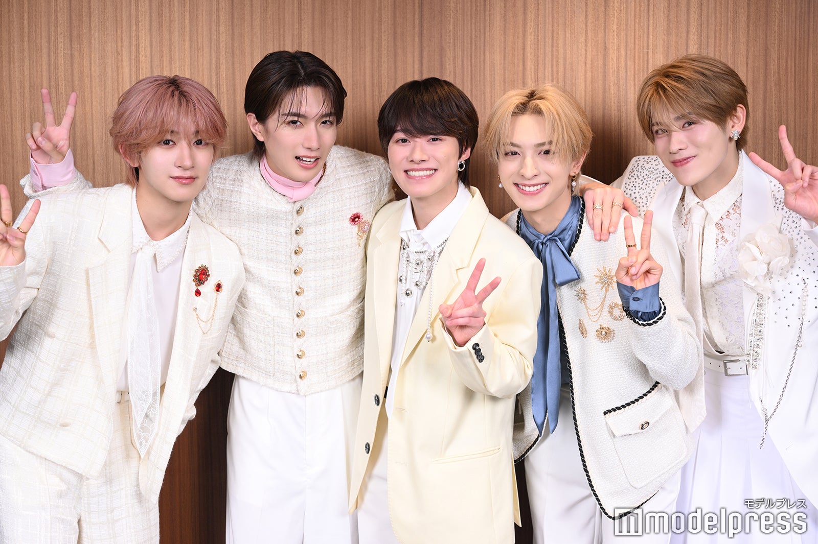 LiKE LEGEND（左から）NAOYA、山中柔太朗、大橋和也、木村慧人、大久保波留（C）モデルプレス