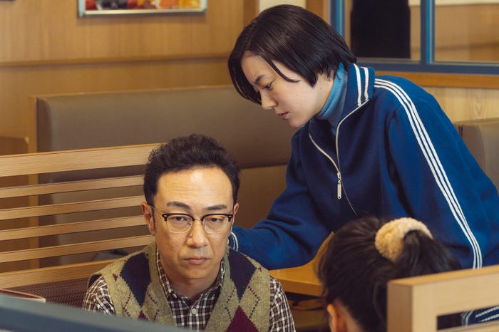 角田晃広、鈴木杏「ホットスポット」第1話(C)日本テレビ