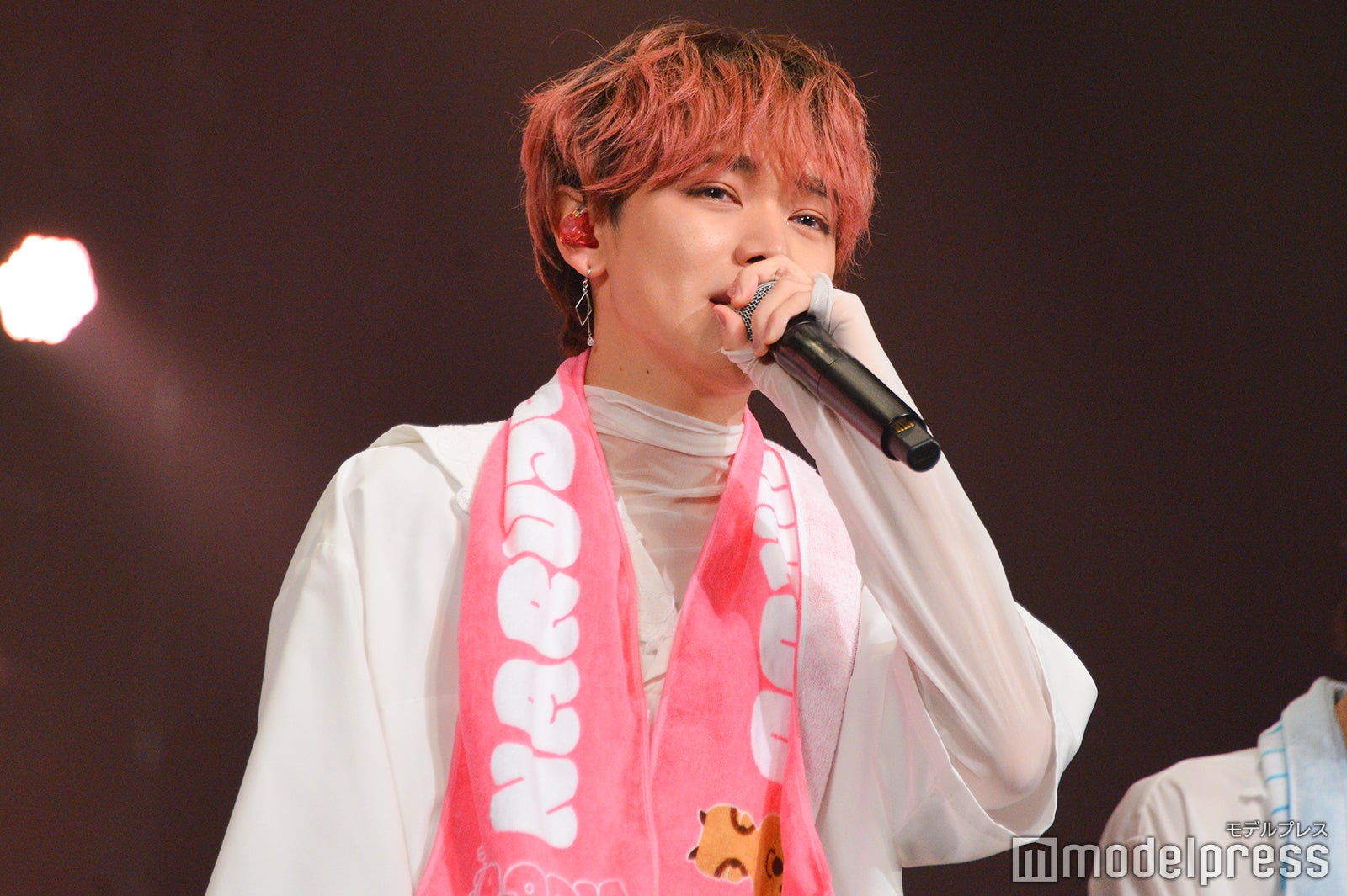 涙を流す宮世琉弥 （C）モデルプレス