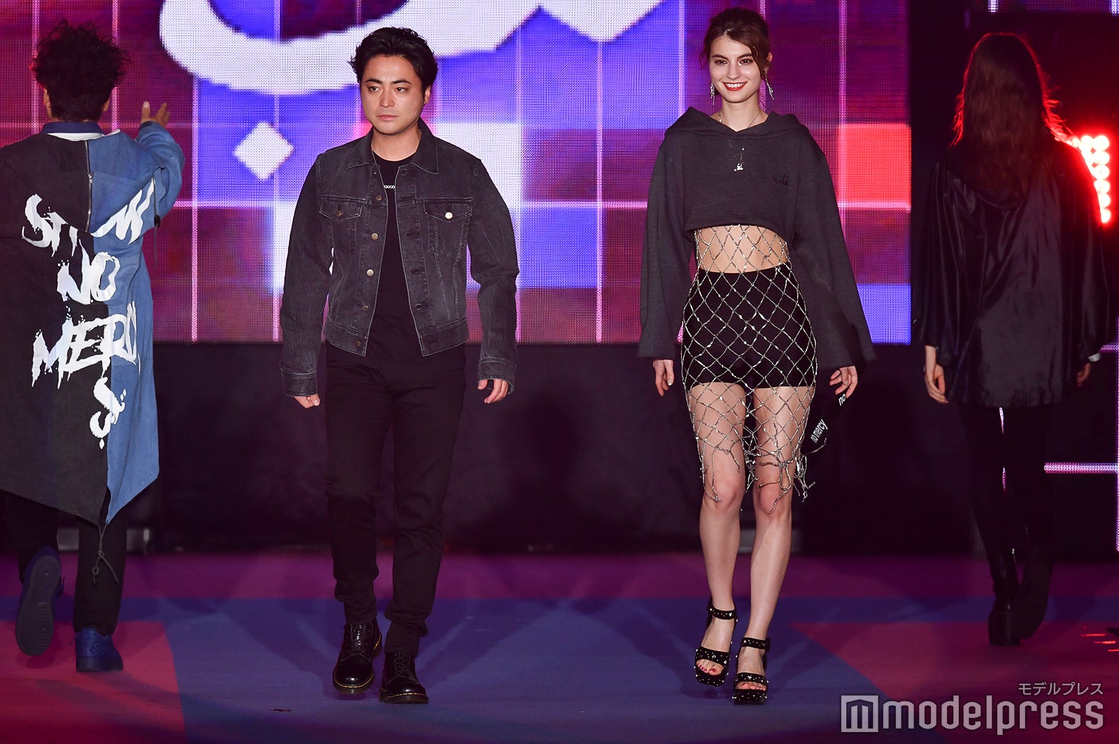 山田孝之、マギー （C）モデルプレス