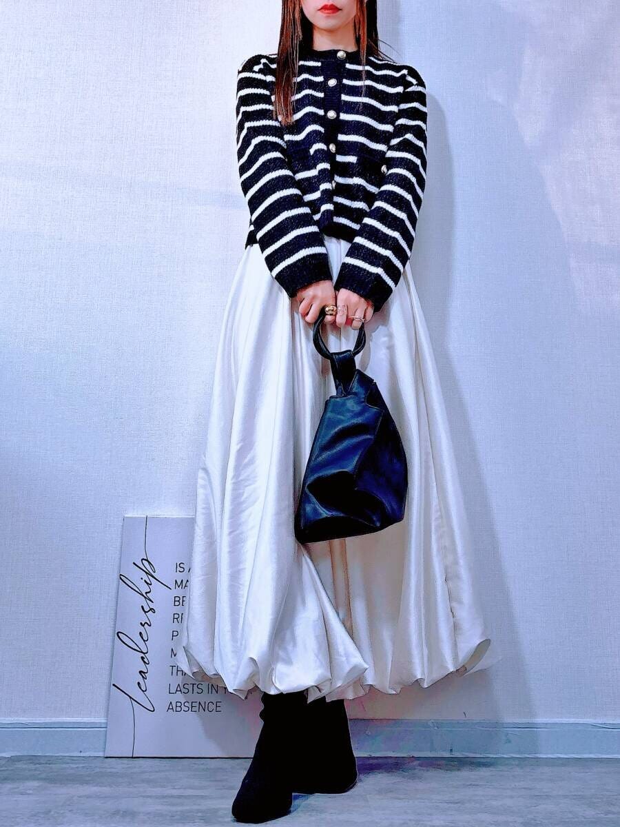 GUツイーディーニットボーダーカーディガンとサテンバルーンスカートコーデ