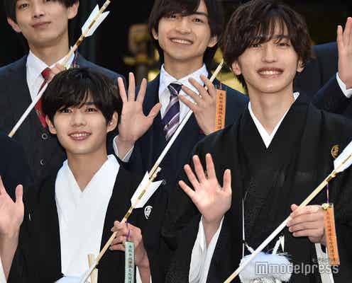 なにわ男子・道枝駿佑&長尾謙杜、大倉忠義提案の袴姿で登場「ジャニーズ事務所を盛り上げられるように」新成人の意気込み語る<ジャニーズ成人式>