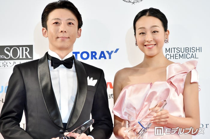 浅田真央 胸元 背中大胆ドレスで登場 高橋一生が感動 おきれい モデルプレス