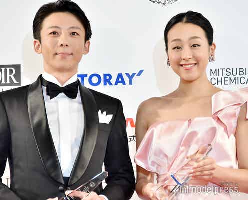 浅田真央、胸元&背中大胆ドレスで登場 高橋一生が感動「おきれい」