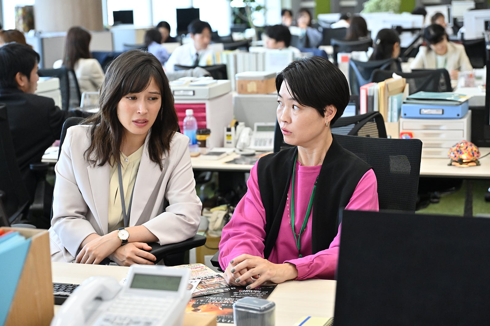 広瀬アリス、イモトアヤコ「マイ・セカンド・アオハル」第1話より（C）TBS