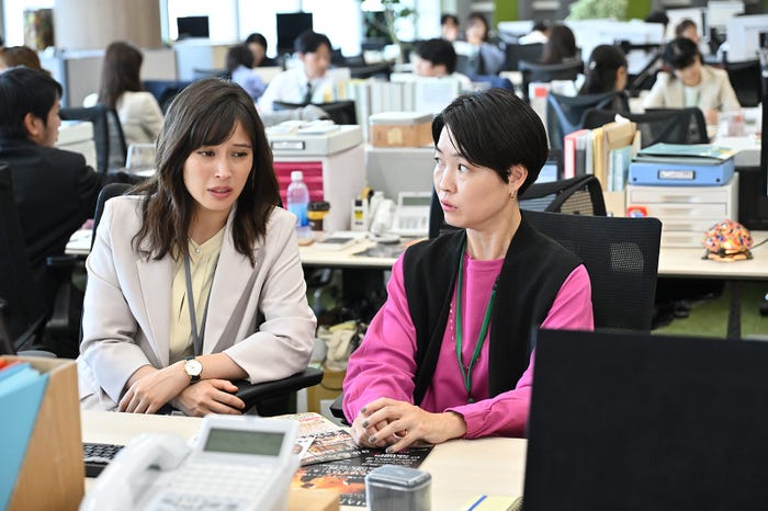 広瀬アリス、イモトアヤコ「マイ・セカンド・アオハル」第1話より(C)TBS