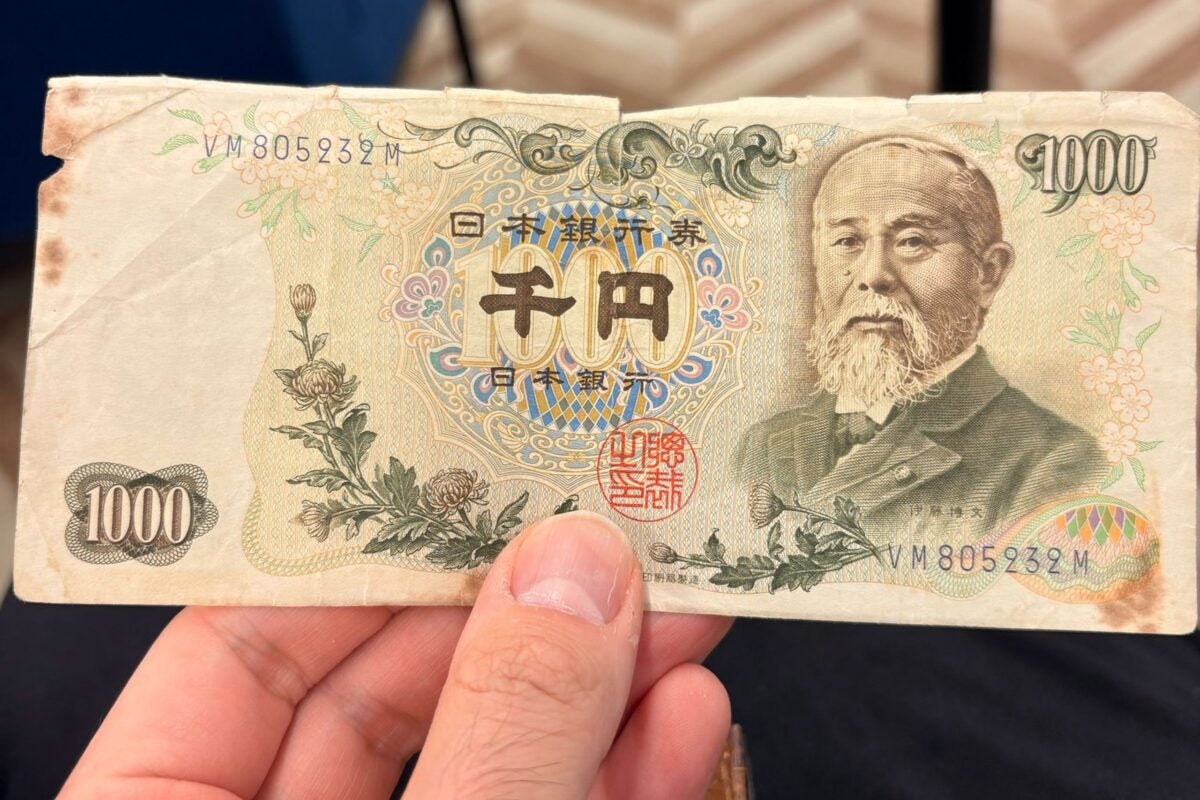 伊藤博文の千円札を銀行で交換、手数料990円が「ぼったくりでは？」と