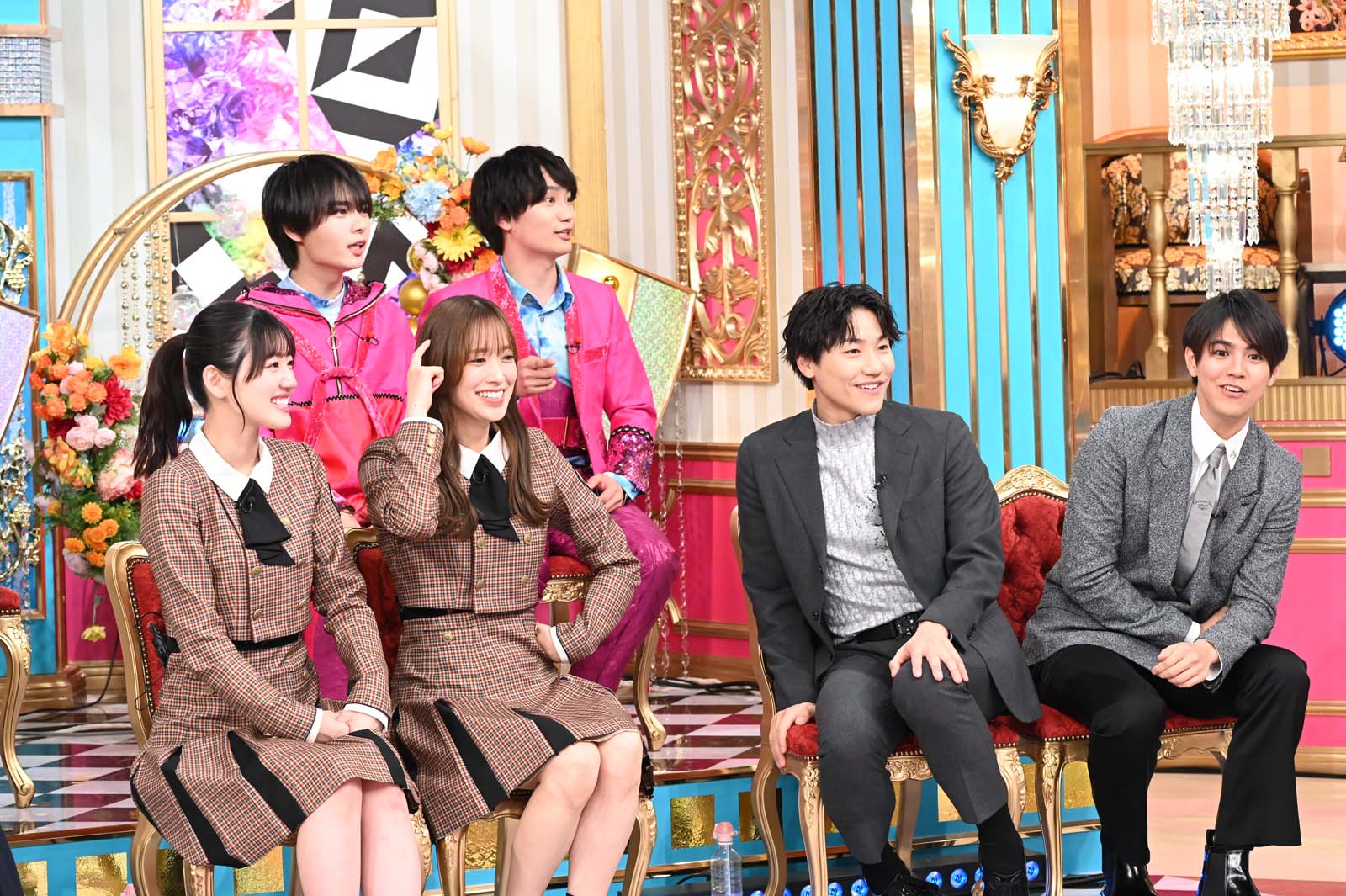 （上段左から）大西流星、藤原丈一郎（下段左から）佐々木美玲、佐々木久美、小森隼、片寄涼太（C）日本テレビ