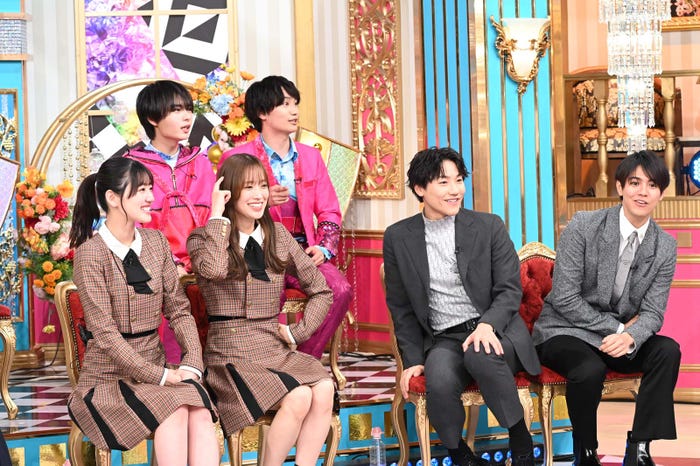 (上段左から)大西流星、藤原丈一郎(下段左から)佐々木美玲、佐々木久美、小森隼、片寄涼太(C)日本テレビ