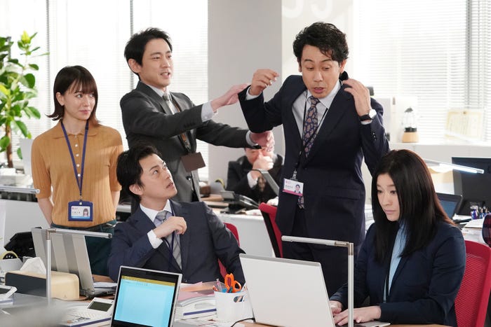 山本舞香、小泉孝太郎、勝地涼、大泉洋、篠原涼子/「ハケンの品格」第5話より(C)日本テレビ