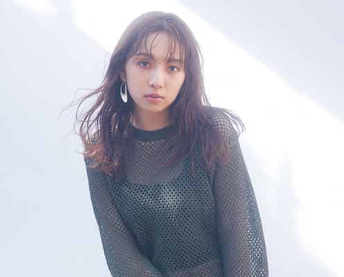 乃木坂46新内眞衣、“大人のイイ女”新連載 初体験の大胆アイテムに挑戦