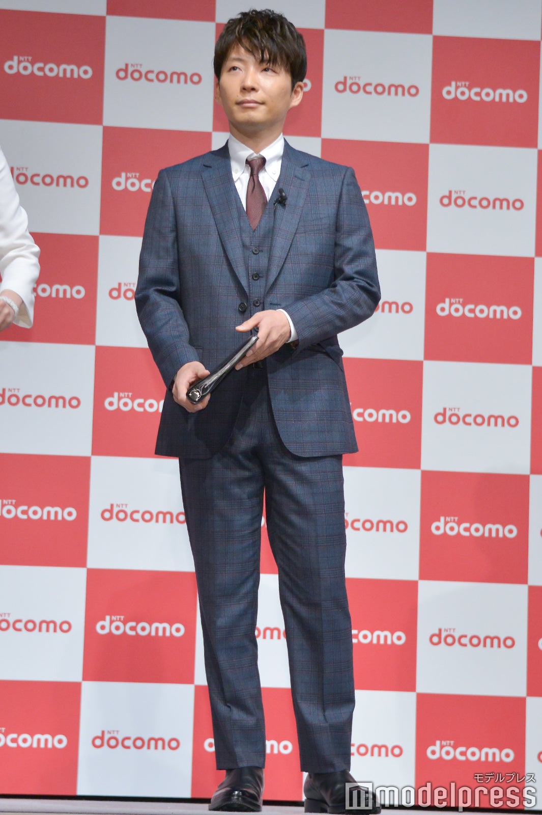 星野源、プロデューサー星あゆむに （C）モデルプレス