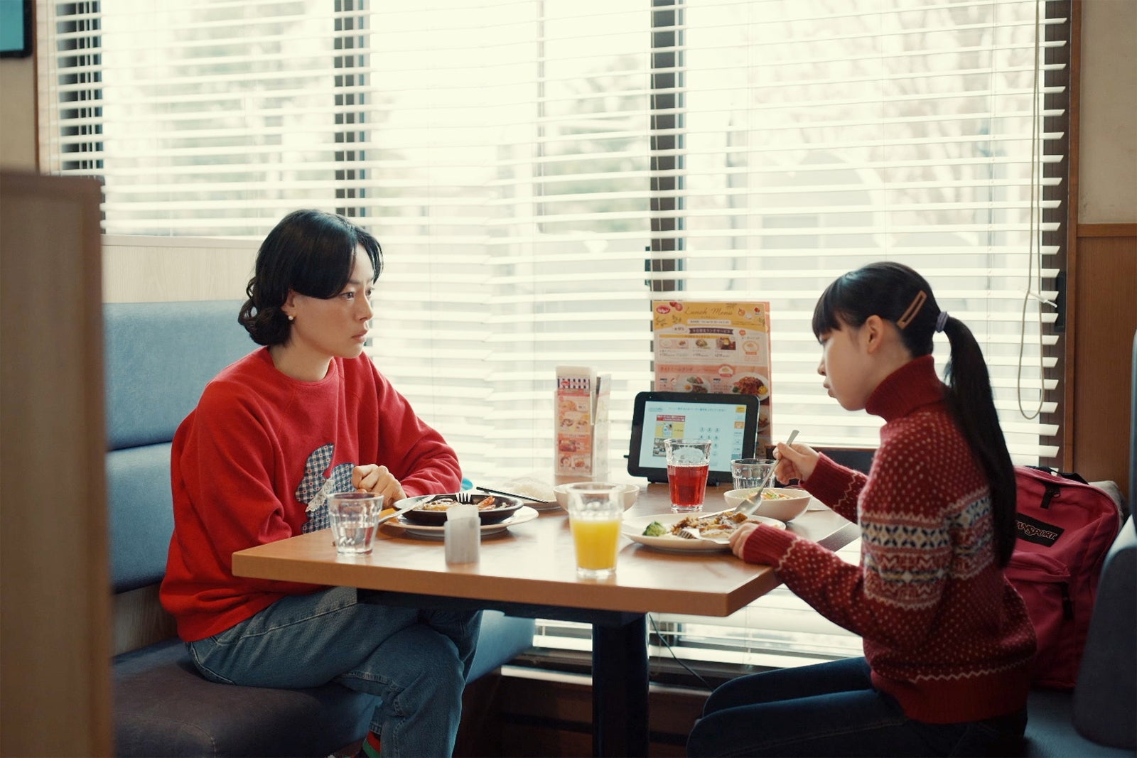 市川実日子、住田萌乃「ホットスポット」最終話（C）日本テレビ