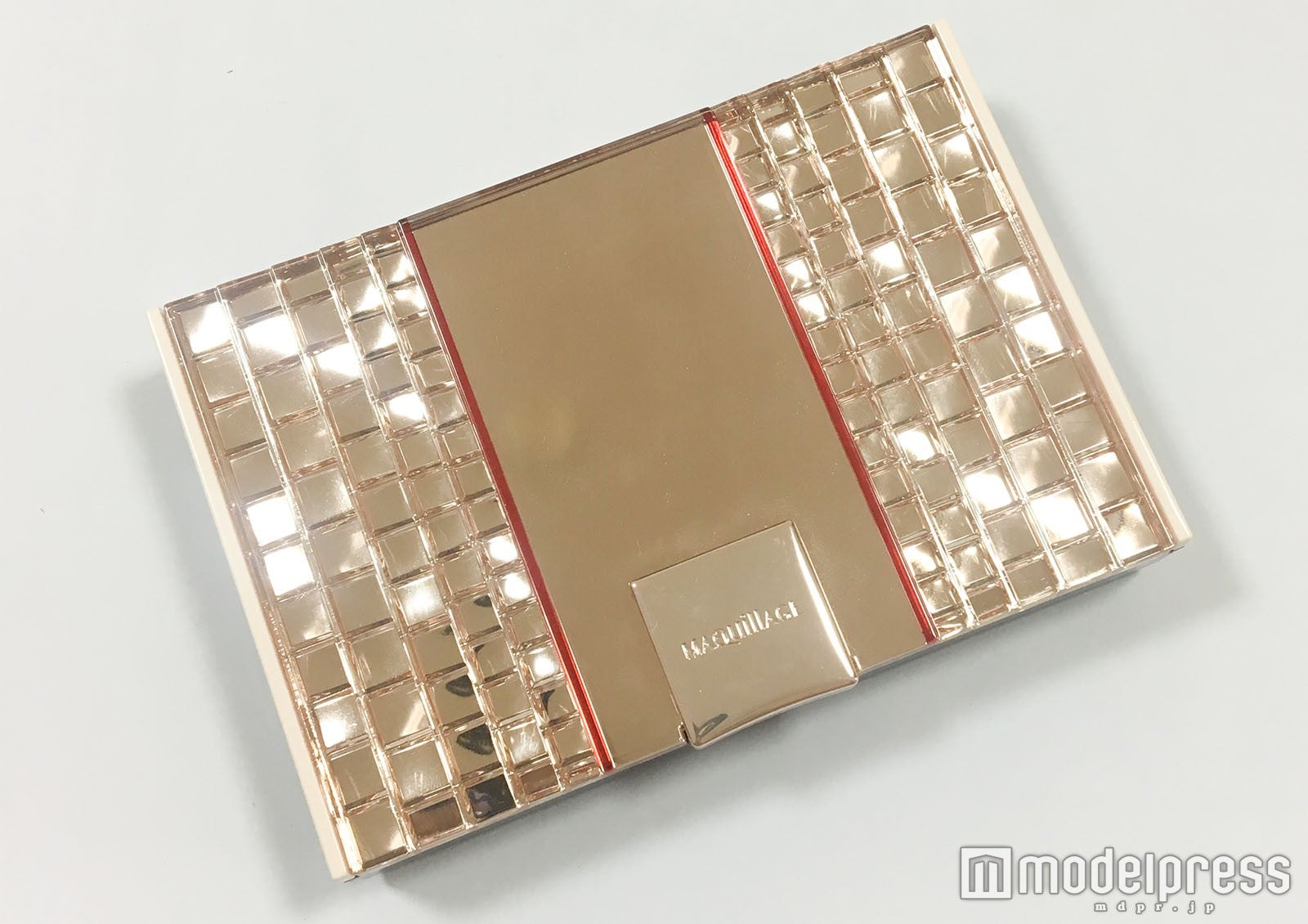 【マキアージュ】「ドラマティックパウダリーUV」／写真・Himiko（C）モデルプレス