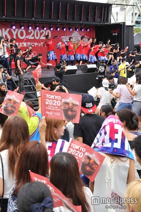 会場全員でロールダンス「zero Limit　MOTION」に挑戦