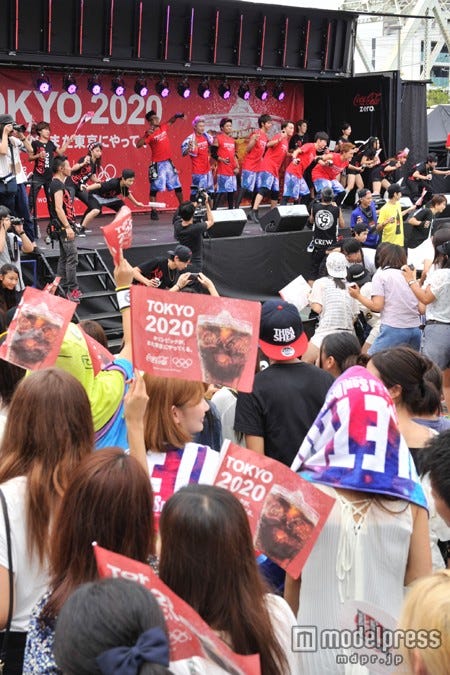 会場全員でロールダンス「zero Limit MOTION」に挑戦