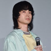 菅田将暉ヘア変遷 派手色 オールバック サラサラ長髪 変幻自在な個性派スタイリング モデルプレス