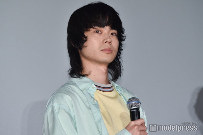 菅田将暉 黒髪短髪にイメチェン話題 新鮮 可愛くなってる モデルプレス