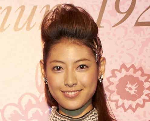 瀧本美織、ミニワンピで美脚披露「ウキウキしています」