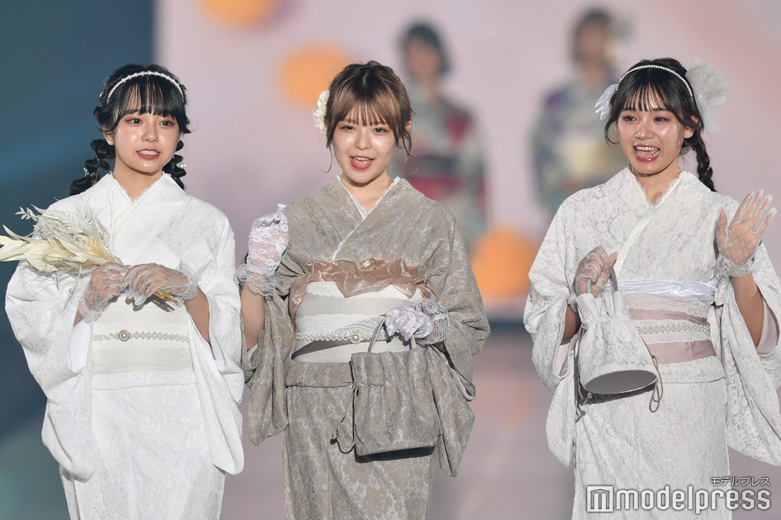 増田彩乃、折田涼夏、古澤里紗 （C）モデルプレス
