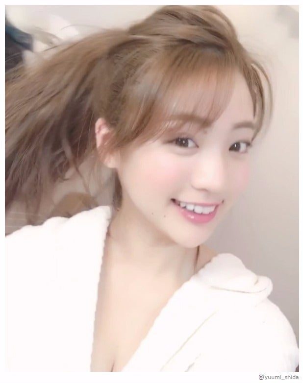 夢アド志田友美、美乳チラ見せSEXY動画で悩殺「これは反則」「もっと見たい」