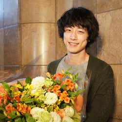 モデルプレス - 坂口健太郎が熱い抱擁「イノセンス」川口春奈・藤木直人ら続々クランクアップ