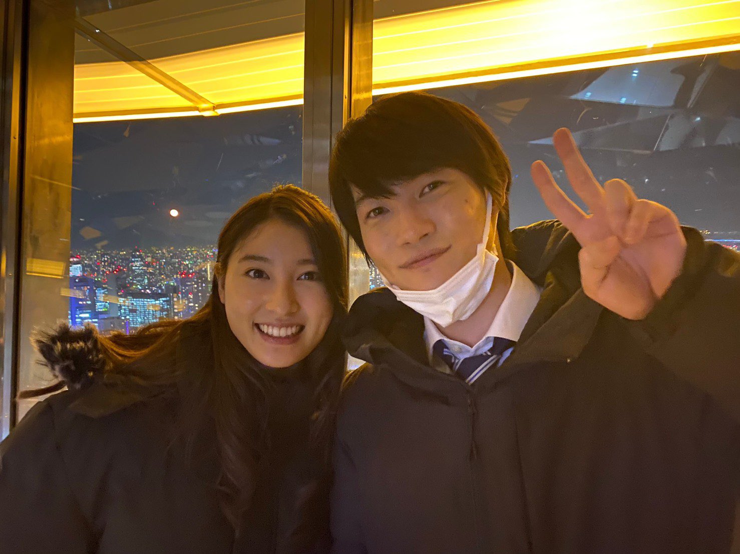 神木隆之介＆土屋太鳳、東京タワーで仲良し2ショット「夜景より美しい」とファン絶賛