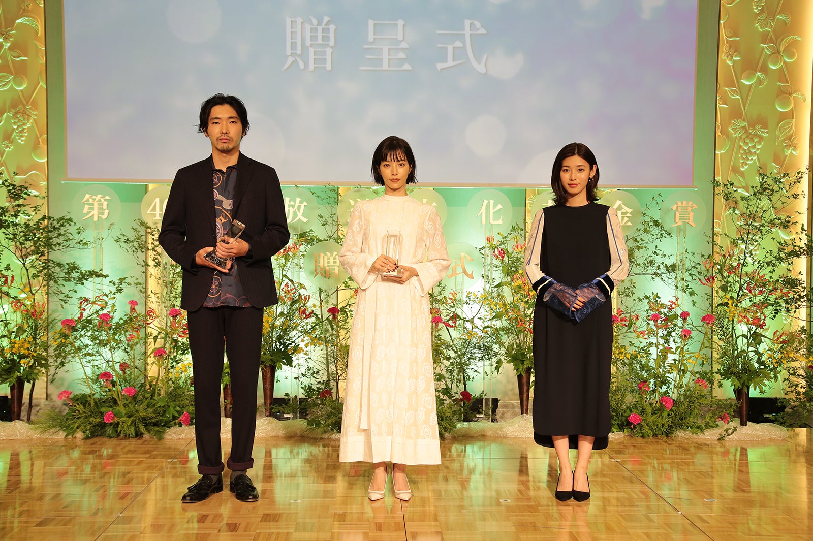 柄本佑、桜井ユキ、白石聖 （提供写真）