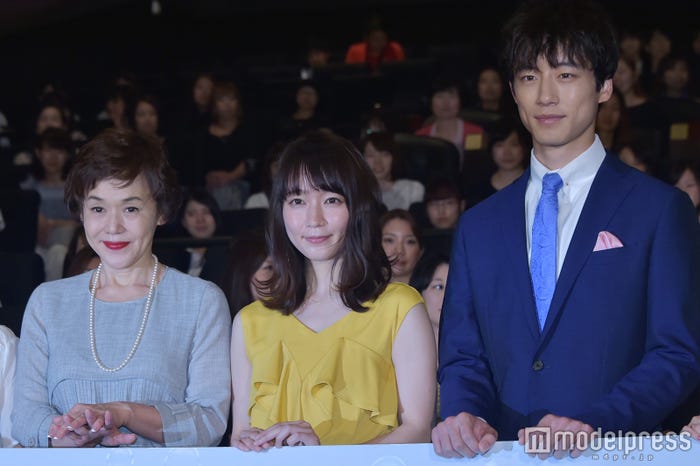 大竹しのぶ、吉岡里帆、坂口健太郎(C)モデルプレス