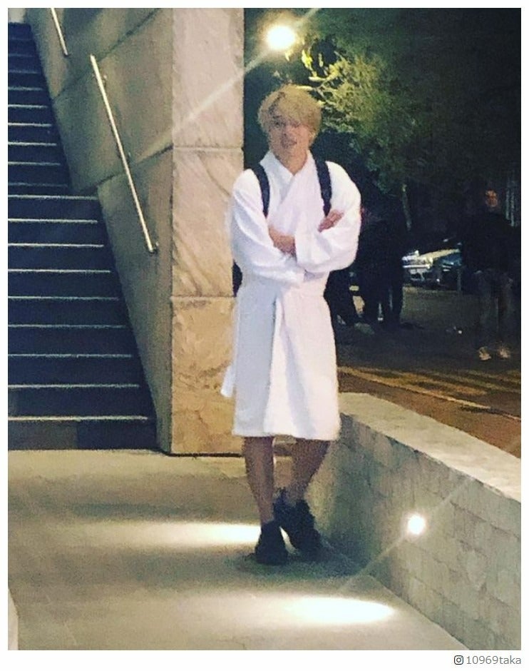 ワンオクToru、“深夜にホテル追放” Taka公開のオフショットが「面白すぎる」と話題