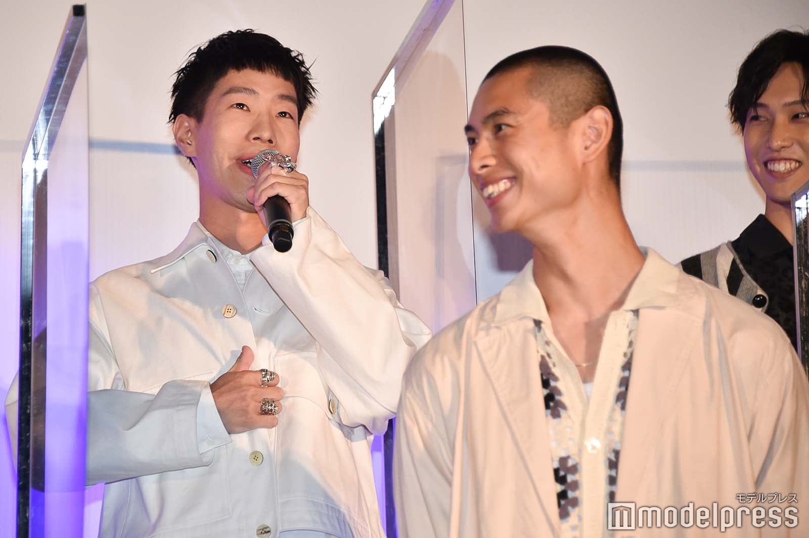 坂口涼太郎の挨拶に笑う葵揚、堀夏喜 （C）モデルプレス