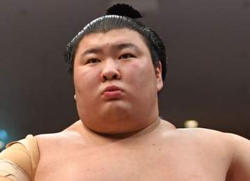優勝決定戦はともえ戦に 熱海富士が安青錦に押し出しで完勝 霧島も琴桜との大関対決制し3人が12勝3敗で並ぶ
