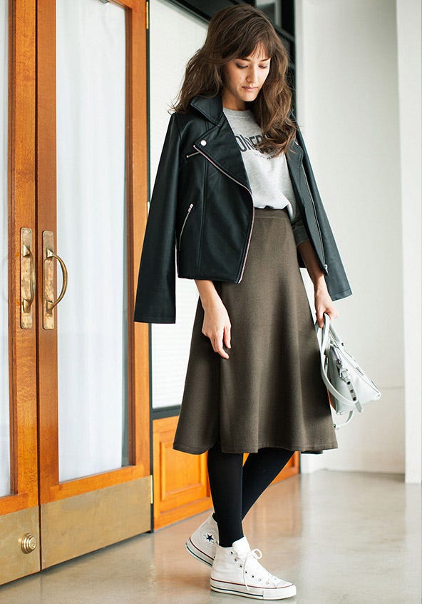 【SET】クルーネックロゴ長袖プルオーバー+ミモレ丈ニットフレアスカート「STYLEST」7,700円(税別)/画像提供:STYLEST