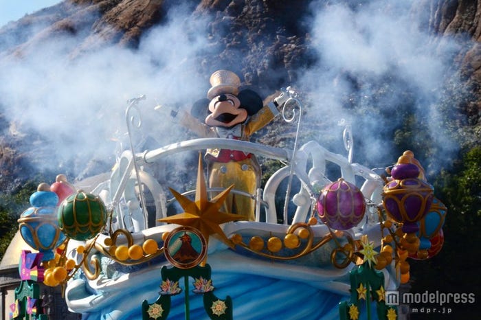 ミッキーの早着替えが話題に