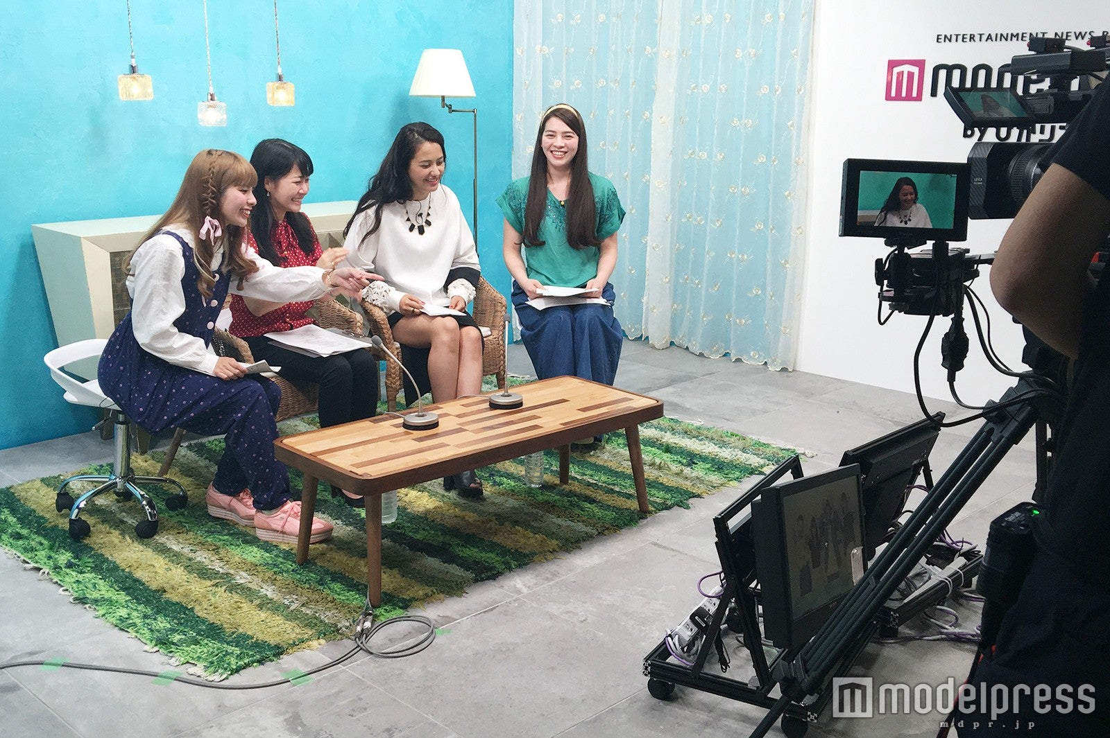 「ナナイロ」生放送の様子（C）モデルプレス