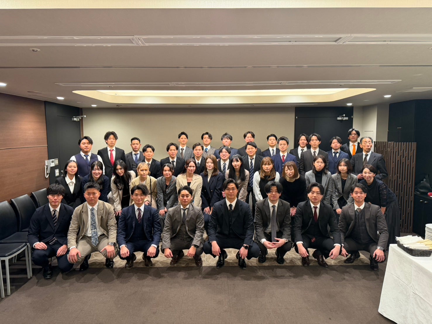 fRの新年会議写真（提供写真）