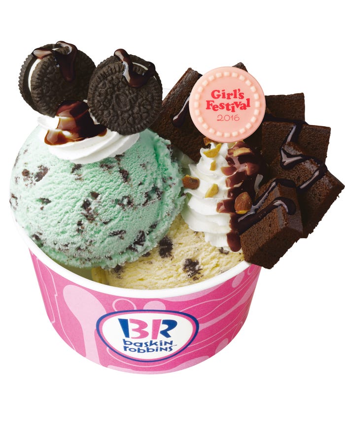 ひなまつりオリジナルのホワイトチョコレートプレートがトッピング