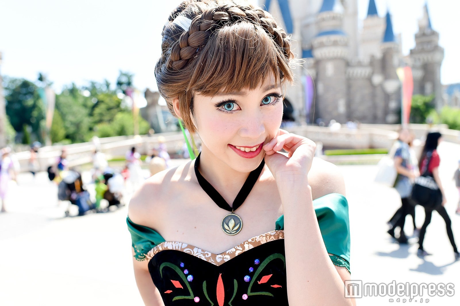 まなみさん（アナ）／（C）モデルプレス