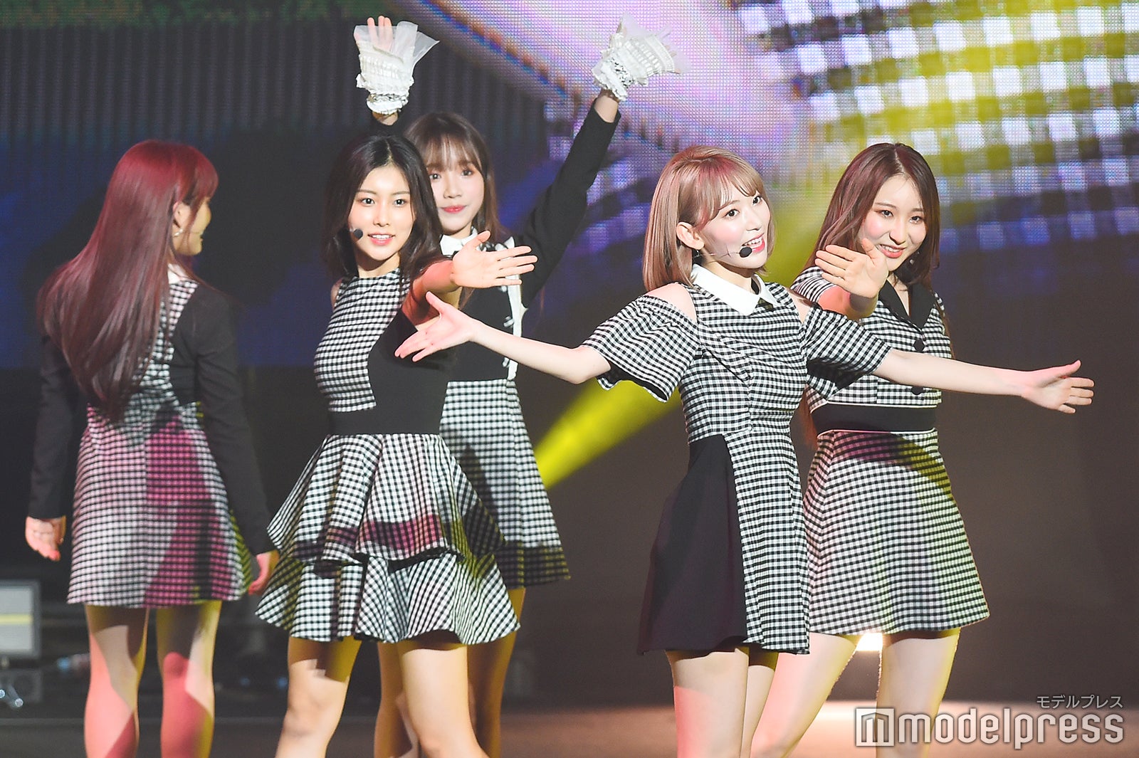 IZ*ONE （C）モデルプレス