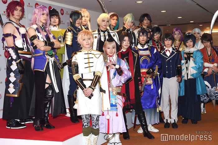 【紅白リハ初日の囲み取材にて】刀剣男士(後列左から)spi、太田基裕、崎山つばさ、荒木宏文、北園涼、三浦宏規、佐伯大地、高野洸、伊万里有、有澤樟太郎、高橋健介、丘山晴己(前列左から)横田龍儀、大平峻也、佐藤流司、黒羽麻璃央、阪本奨悟、鳥越裕貴、田村心/「第69回 NHK紅白歌合戦」 (C)モデルプレス